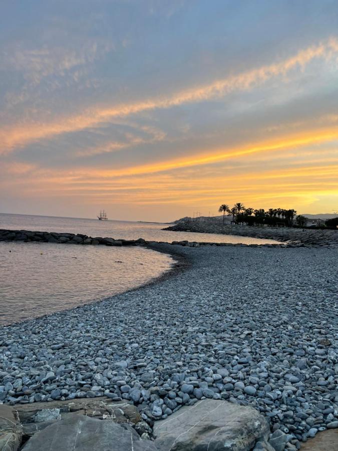 Casa Vacanza A 100 Metri Dal Mare Imperia Extérieur photo